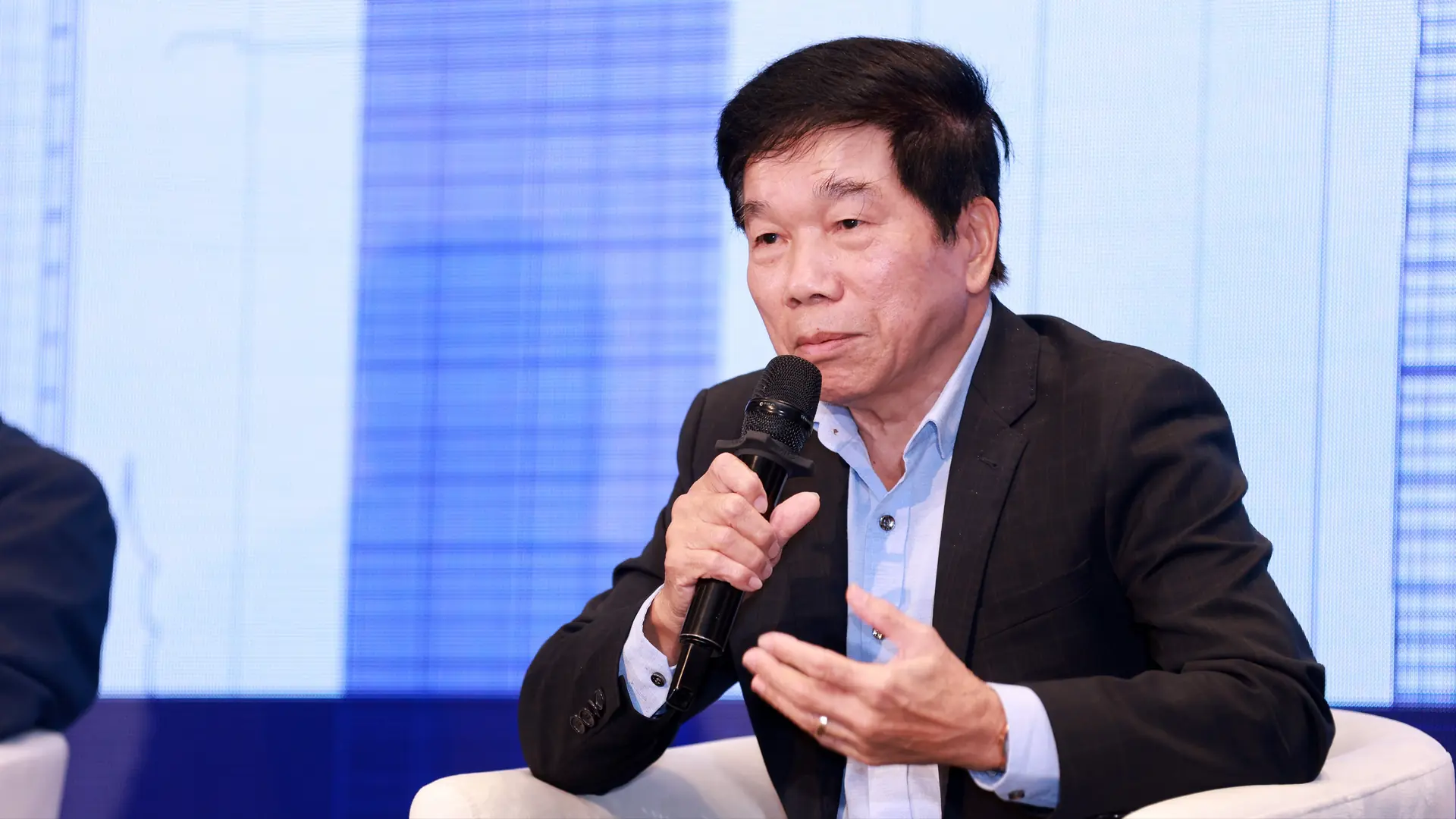 Thời gian thi công dự án kéo dài đẩy giá nhà lên cao 